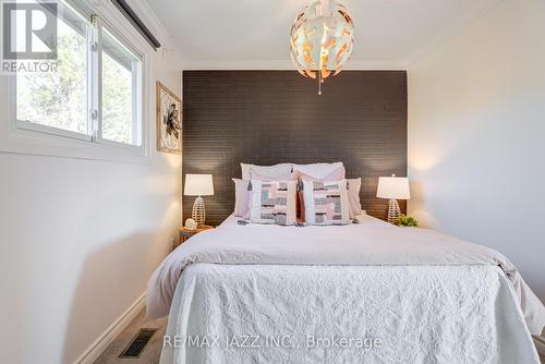 926 Ivy Court, Oshawa, ON - Indoor Photo Showing Bedroom