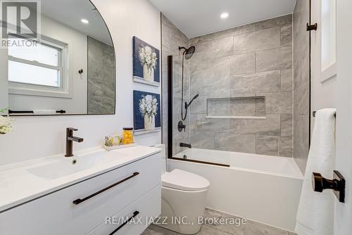 926 Ivy Court, Oshawa, ON - Indoor Photo Showing Bathroom