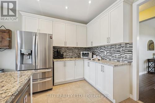 38 Charles Tilley Crescent, Clarington, ON - Indoor Photo Showing Kitchen With Upgraded Kitchen