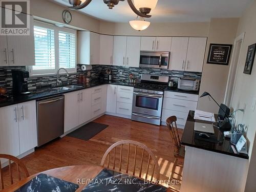 581 Digby Avenue, Oshawa, ON - Indoor Photo Showing Kitchen With Stainless Steel Kitchen With Upgraded Kitchen