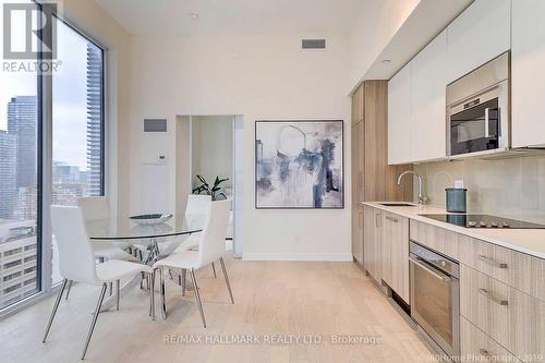 1704 - 17 Dundonald Street, Toronto, ON - Indoor Photo Showing Dining Room