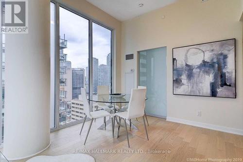 1704 - 17 Dundonald Street, Toronto, ON - Indoor Photo Showing Dining Room