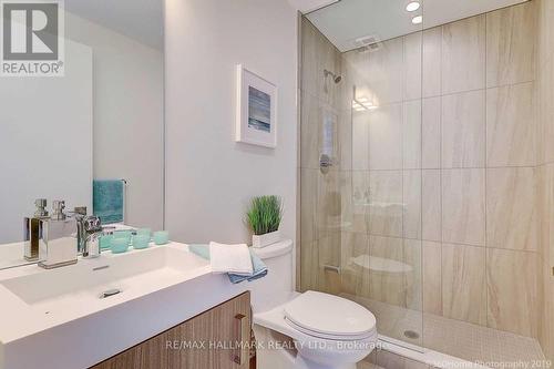 1704 - 17 Dundonald Street, Toronto, ON - Indoor Photo Showing Bathroom