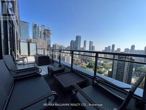 1704 - 17 Dundonald Street, Toronto, ON - Outdoor With View With Exterior