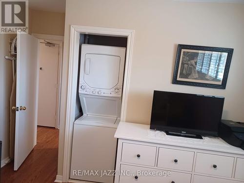 581 Digby Avenue, Oshawa, ON - Indoor Photo Showing Laundry Room