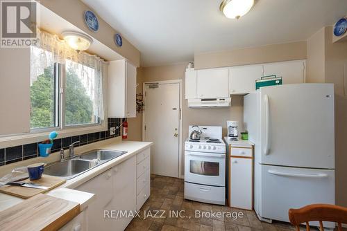 581 Digby Avenue, Oshawa, ON - Indoor Photo Showing Kitchen With Double Sink