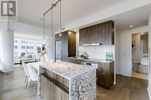 520 - 1 Bloor Street E, Toronto, ON - Indoor Photo Showing Kitchen With Upgraded Kitchen