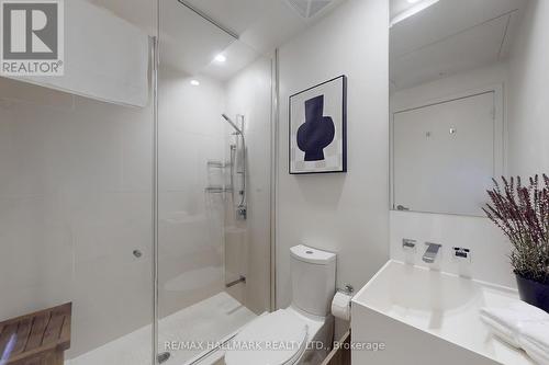 520 - 1 Bloor Street E, Toronto, ON - Indoor Photo Showing Bathroom