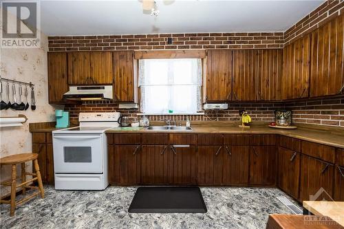 183 High Street, Carleton Place, ON - Indoor Photo Showing Kitchen With Double Sink