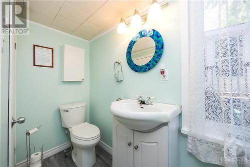 183 High Street, Carleton Place, ON - Indoor Photo Showing Bathroom