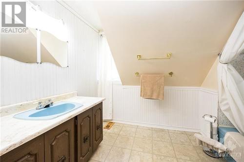 183 High Street, Carleton Place, ON - Indoor Photo Showing Bathroom