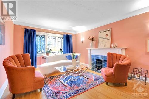 430 Hamilton Avenue S, Ottawa, ON - Indoor Photo Showing Living Room With Fireplace