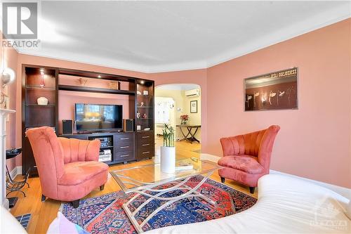 430 Hamilton Avenue S, Ottawa, ON - Indoor Photo Showing Living Room