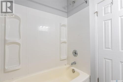 718 7Th Street E, Saskatoon, SK - Indoor Photo Showing Bathroom