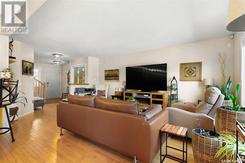 10254 Wascana Estates, Regina, SK - Indoor Photo Showing Living Room