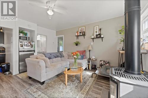 12147 St. Jacques Street, Tecumseh, ON - Indoor Photo Showing Living Room