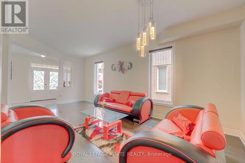 1418 Gord Vinson Avenue, Clarington, ON - Indoor Photo Showing Living Room