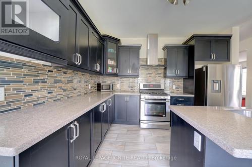 1418 Gord Vinson Avenue, Clarington, ON - Indoor Photo Showing Kitchen With Upgraded Kitchen