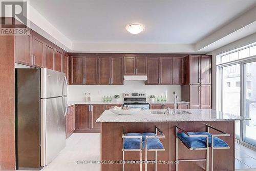 275 Bloomington Road W, Richmond Hill, ON - Indoor Photo Showing Kitchen