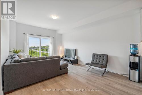 1495 Purchase Place, Innisfil, ON - Indoor Photo Showing Living Room