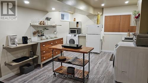 38 Betty Boulevard, Wasaga Beach, ON - Indoor Photo Showing Laundry Room