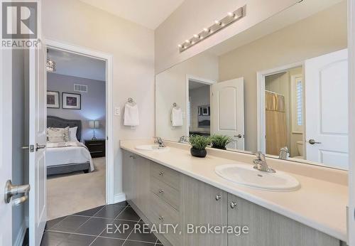 16 Chilliwack Grove, Brampton, ON - Indoor Photo Showing Bathroom