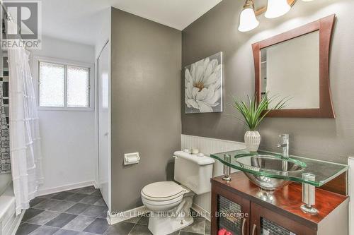43 Monsarrat Crescent, London, ON - Indoor Photo Showing Bathroom