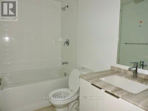 4113 - 11 Wellesley Street W, Toronto, ON - Indoor Photo Showing Bathroom