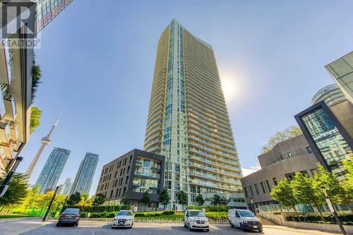 2706 - 75 Queens Wharf Road, Toronto (Waterfront Communities), ON - Outdoor With Facade