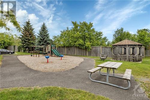 315 Southcrest Private, Ottawa, ON - Outdoor With Backyard