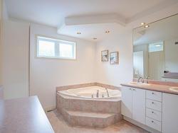 Ensuite bathroom - 