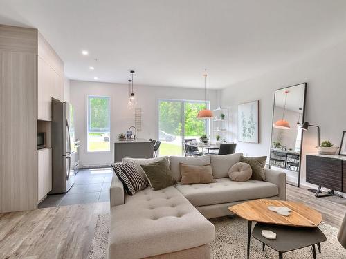 Living room - 109-3025 Av. Des Gouverneurs, Laval (Duvernay), QC - Indoor Photo Showing Living Room