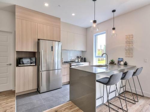 Kitchen - 109-3025 Av. Des Gouverneurs, Laval (Duvernay), QC - Indoor Photo Showing Kitchen With Upgraded Kitchen