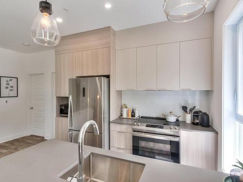 Kitchen - 109-3025 Av. Des Gouverneurs, Laval (Duvernay), QC - Indoor Photo Showing Kitchen With Upgraded Kitchen