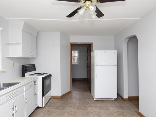 160 Masters Street, Thunder Bay, ON - Indoor Photo Showing Kitchen