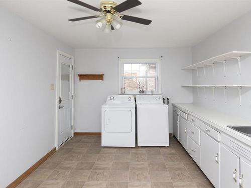 160 Masters Street, Thunder Bay, ON - Indoor Photo Showing Laundry Room