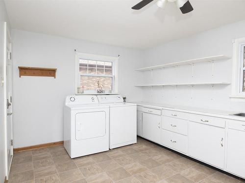 160 Masters Street, Thunder Bay, ON - Indoor Photo Showing Laundry Room