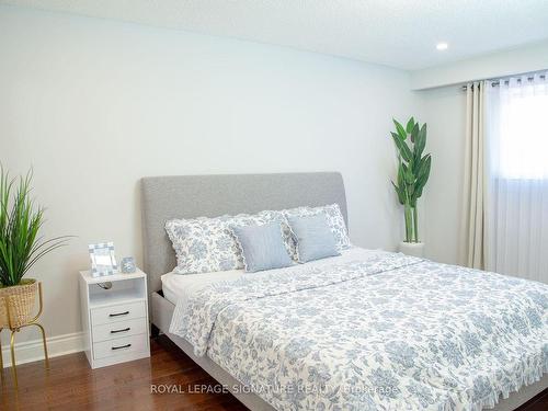 2512 Palisander Ave, Mississauga, ON - Indoor Photo Showing Bedroom