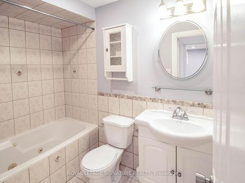 2512 Palisander Ave, Mississauga, ON - Indoor Photo Showing Bathroom
