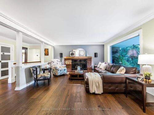 148 Cornwall Hts, Brampton, ON - Indoor Photo Showing Living Room