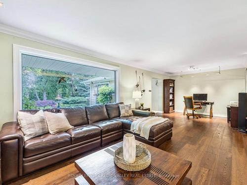 148 Cornwall Hts, Brampton, ON - Indoor Photo Showing Living Room
