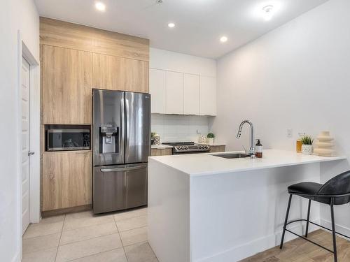 Cuisine - 112-3025 Av. Des Gouverneurs, Laval (Duvernay), QC - Indoor Photo Showing Kitchen With Upgraded Kitchen