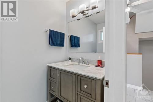 Half Bathroom - 2927 Fairlea Crescent, Ottawa, ON - Indoor Photo Showing Bathroom