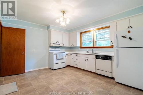 31 Lynnwood Avenue, Chatham, ON - Indoor Photo Showing Kitchen