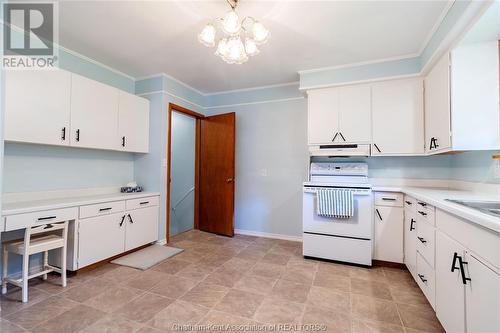 31 Lynnwood Avenue, Chatham, ON - Indoor Photo Showing Kitchen
