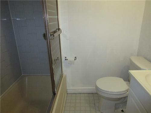 205 Kenilworth Avenue N, Hamilton, ON - Indoor Photo Showing Bathroom