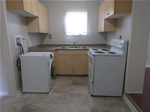 205 Kenilworth Avenue N, Hamilton, ON - Indoor Photo Showing Laundry Room