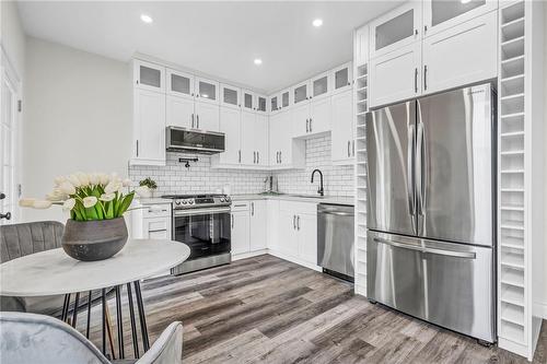 376 Catharine Street N, Hamilton, ON - Indoor Photo Showing Kitchen With Stainless Steel Kitchen With Upgraded Kitchen