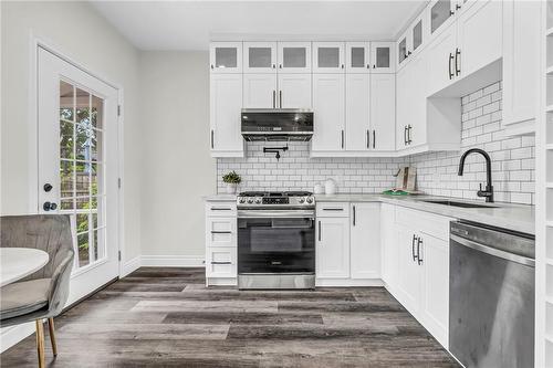 376 Catharine Street N, Hamilton, ON - Indoor Photo Showing Kitchen With Upgraded Kitchen