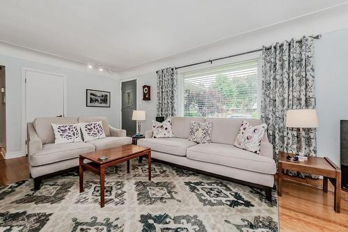 55 Admiral Road, Kitchener, ON - Indoor Photo Showing Living Room